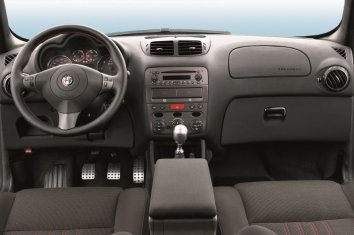 Alfa Romeo 147 3-doors  (facelift 2004) - Photo 3