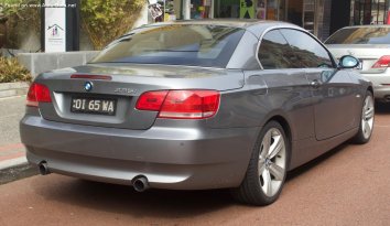 File:BMW 320i Cabriolet M-Sportpaket (E93, Facelift) – Heckansicht