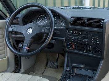 BMW 3 Series Sedan  (E30) - Photo 7