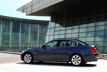BMW E90 3 Series 335xi specs, dimensions