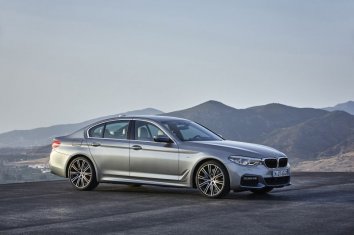 BMW 5 Series Sedan  (G30) - Photo 2