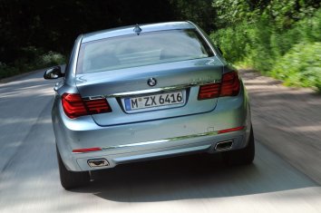 BMW 7 Series ActiveHybrid Long (F02h LCI facelift 2012) - Photo 4