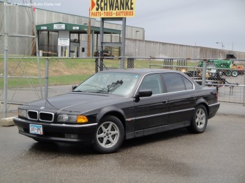 BMW 7 Series   (E38)