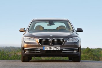 BMW 7 Series Long  (F02 LCI facelift 2012) - Photo 2