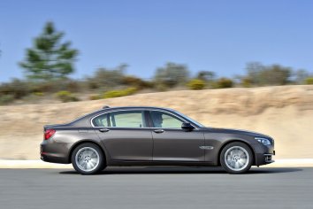 BMW 7 Series Long  (F02 LCI facelift 2012) - Photo 4