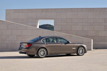 BMW 7 Series Long  (F02 LCI facelift 2012) - Photo 5