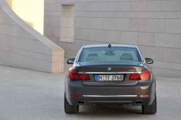 BMW 7 Series Long  (F02 LCI facelift 2012) - Photo 6