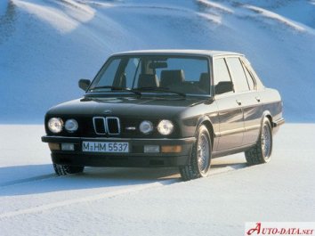 BMW M5   (E28) - Photo 2