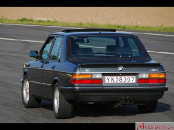 BMW M5   (E28) - Photo 3