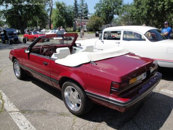 Ford Mustang Convertible III  - Photo 2