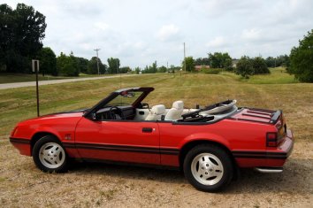 Ford Mustang Convertible III  - Photo 4