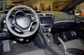 Honda Civic IX Hatchback  (facelift 2014) - Photo 6