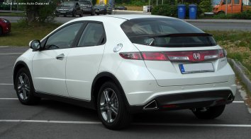 Honda Civic VIII Hatchback   - Photo 4