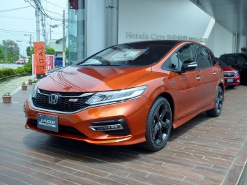 Honda Jade   (facelift 2017)