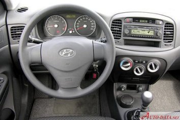 Hyundai Accent Hatchback III   - Photo 6