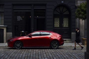 Mazda 3 IV Hatchback   - Photo 4