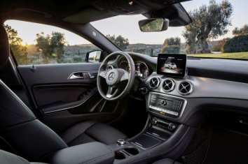 Mercedes-Benz GLA   (X156 facelift 2017) - Photo 4