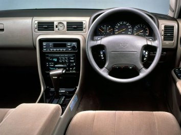 Nissan Cedric   (Y32) - Photo 3