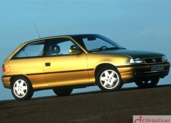 Opel Astra F   - Photo 2