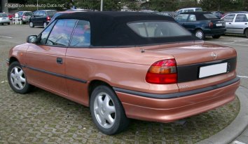 Opel Astra F Cabrio  (facelift 1994) - Photo 2