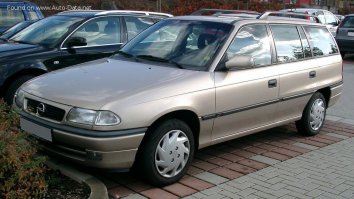 Opel Astra F Caravan  (facelift 1994) - Photo 2