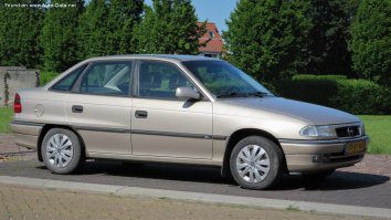 Opel Astra F Classic  (facelift 1994) - Photo 2