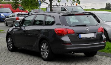 Opel Astra J Sports   - Photo 4