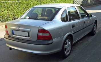 Opel Vectra B   - Photo 4