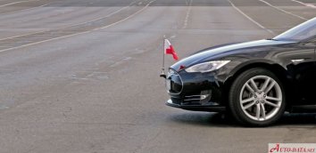 Tesla Model S    - Photo 3