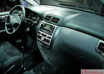 Toyota Avensis Verso   - Photo 3