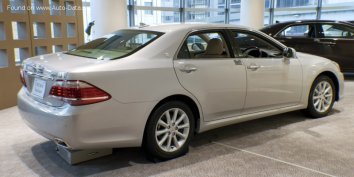 Toyota Crown Royal XIII  (S200 facelift 2010) - Photo 2