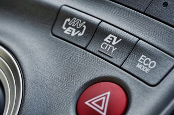 Toyota Prius Plug-in Hybrid (ZVW35) - Photo 6
