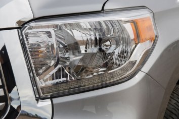 Toyota Tundra III CrewMax   - Photo 6