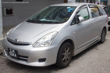 Toyota Wish I  (facelift 2005)
